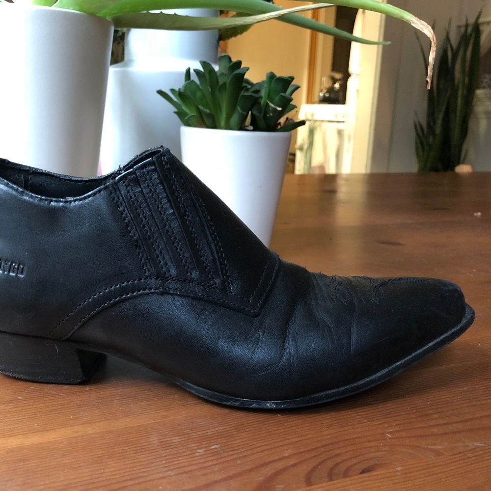 Leather pointed toe bootie